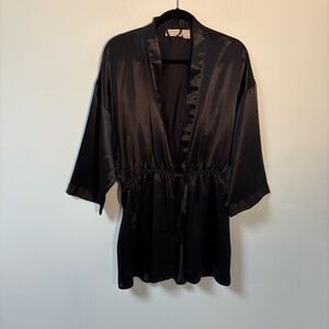 Vintage Victoria Secret Women’s Gold Label Elegant Black Satin Robe Small